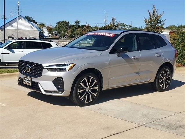 2025 Volvo XC60 Plus's photo