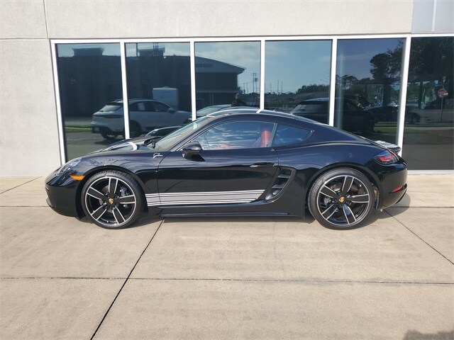 2025 Porsche Cayman photo 2