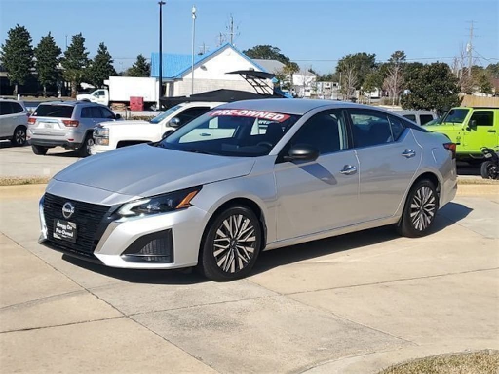 Used 2024 Nissan Altima 2.5 SV Sedan