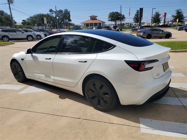 2024 Tesla Model 3 photo 3