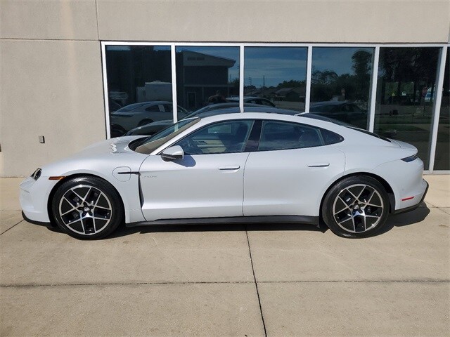 2025 Porsche Taycan photo 2