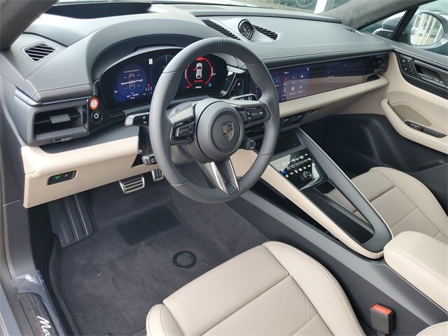 2025 Porsche Macan Electric Turbo photo 2