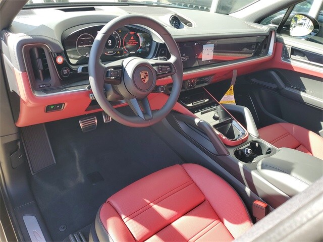 2026 Porsche Cayenne S photo 3