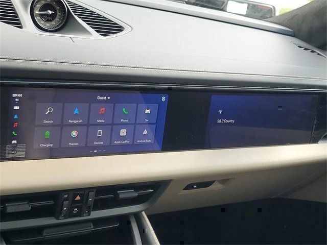 2025 Porsche Macan Turbo Electric - Photo 28