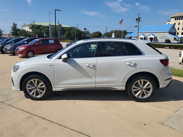 2024 Audi Q3 45 TFSI S line Premium photo 2