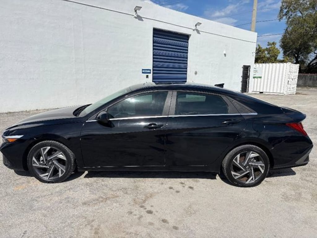 Used 2025 Hyundai Elantra SEL Convenience Sedan