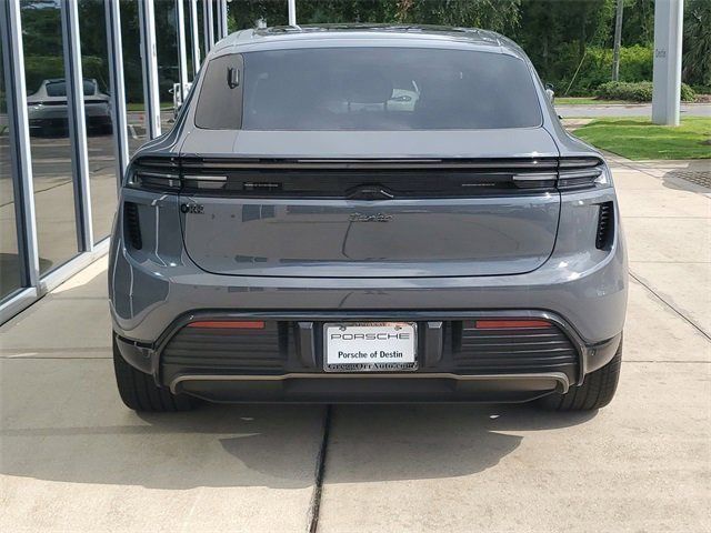 2025 Porsche Macan Turbo Electric - Photo 10