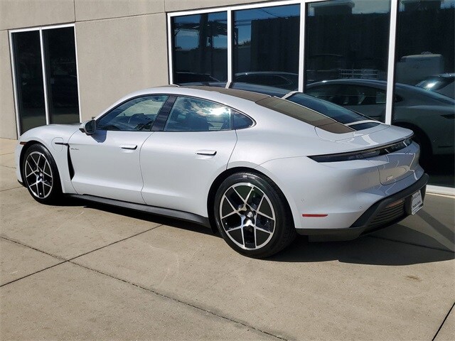 2025 Porsche Taycan photo 3