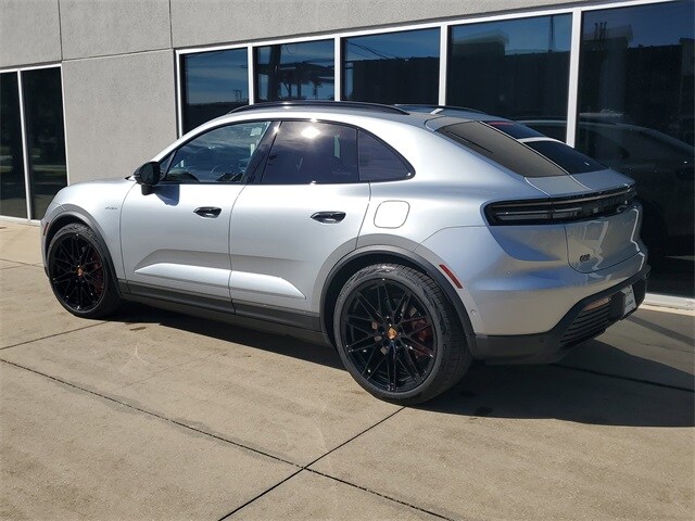 2025 Porsche Macan Electric photo 2