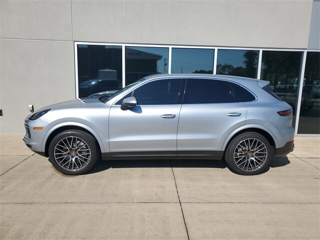 2021 Porsche Cayenne photo 2