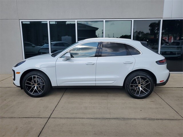 2024 Porsche Macan photo 2