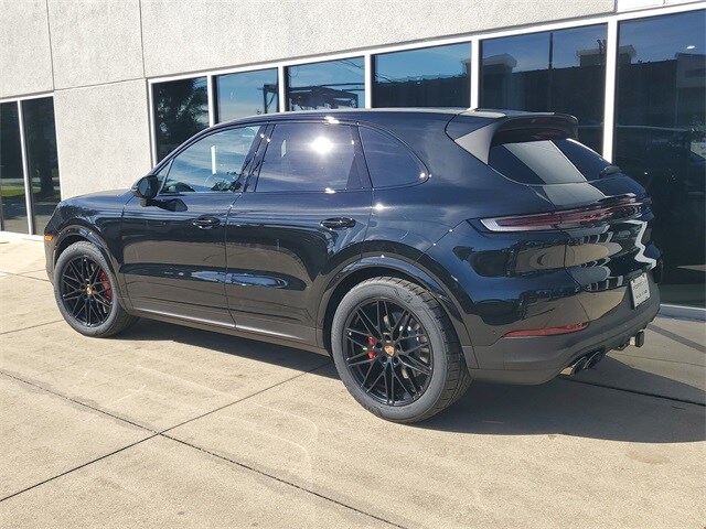 2026 Porsche Cayenne S photo 2