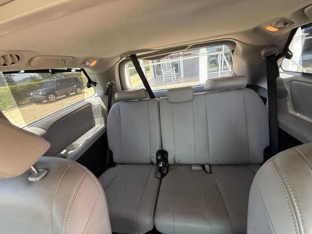 Used 2017 Toyota Sienna Limited Premium 7 Passenger Van Passenger Van