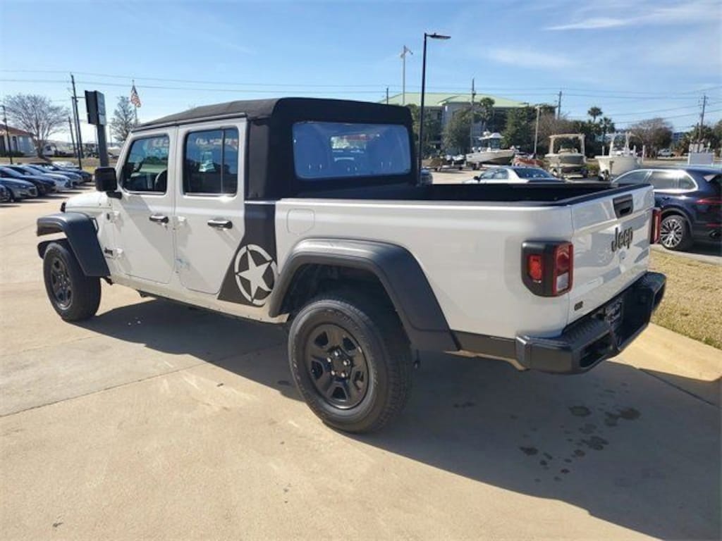 Used 2024 Jeep Gladiator Sport Truck Crew Cab