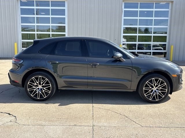 2024 Porsche Macan T photo 2