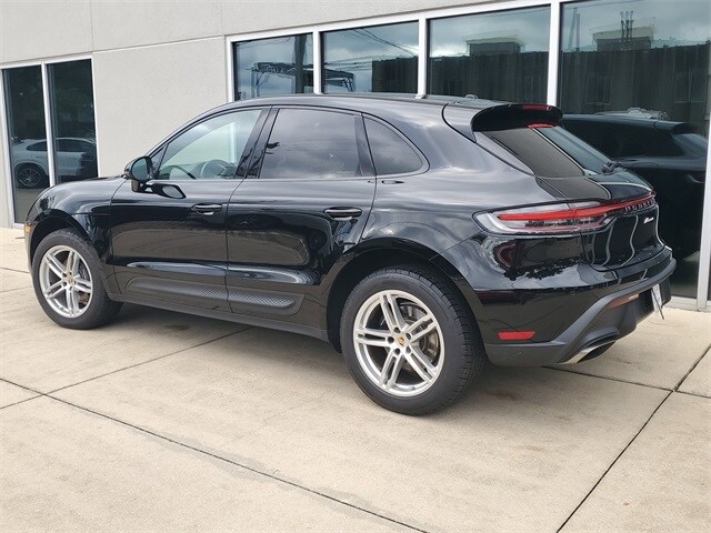 2022 Porsche Macan photo 2