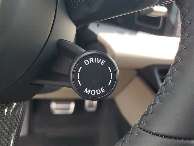2025 Porsche Macan Turbo Electric - Photo 24