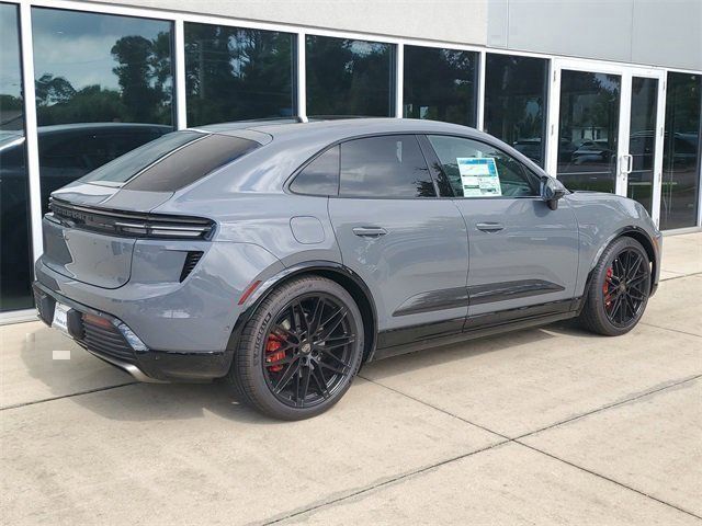 2025 Porsche Macan Turbo Electric - Photo 9