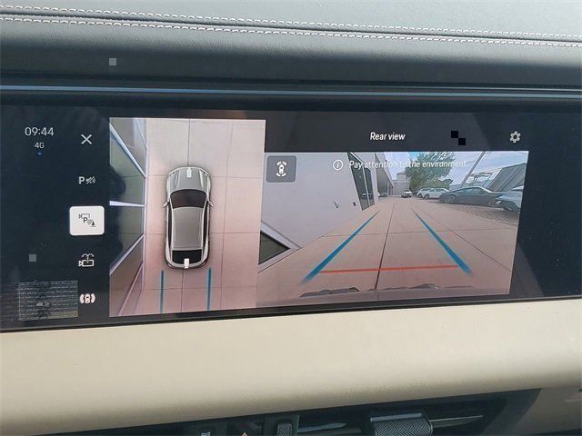 2025 Porsche Macan Turbo Electric - Photo 29