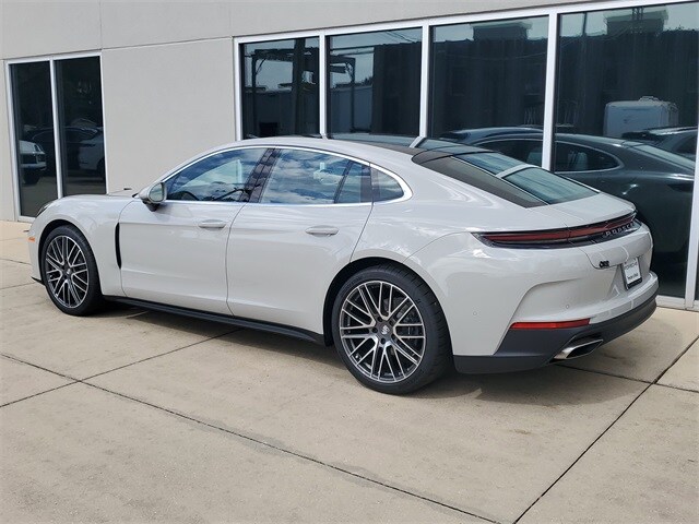 2025 Porsche Panamera 4 photo 3