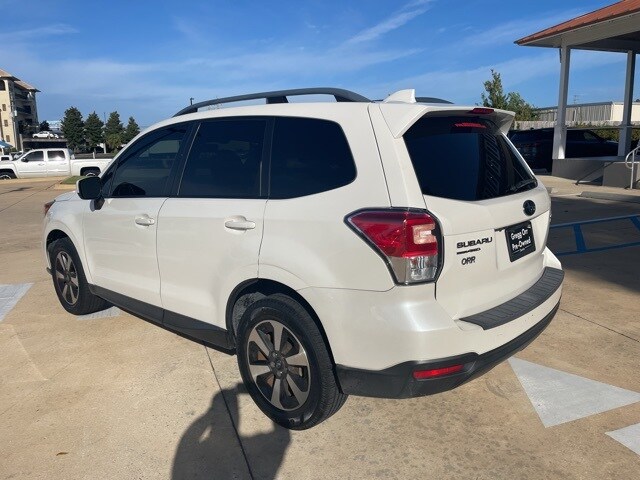2017 Subaru Forester 2.5i Premium photo 3