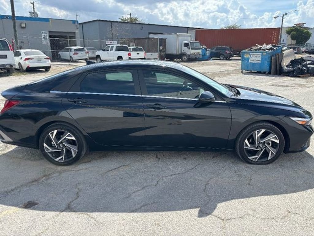 Used 2025 Hyundai Elantra SEL Convenience Sedan