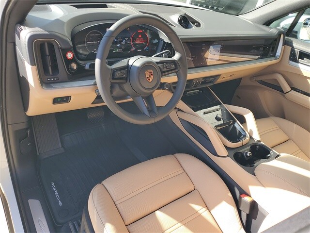 2026 Porsche Cayenne E-Hybrid photo 3