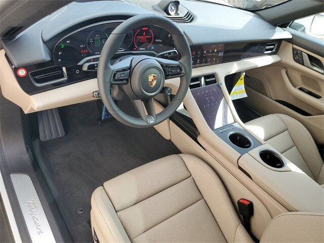 2025 Porsche Taycan photo 4