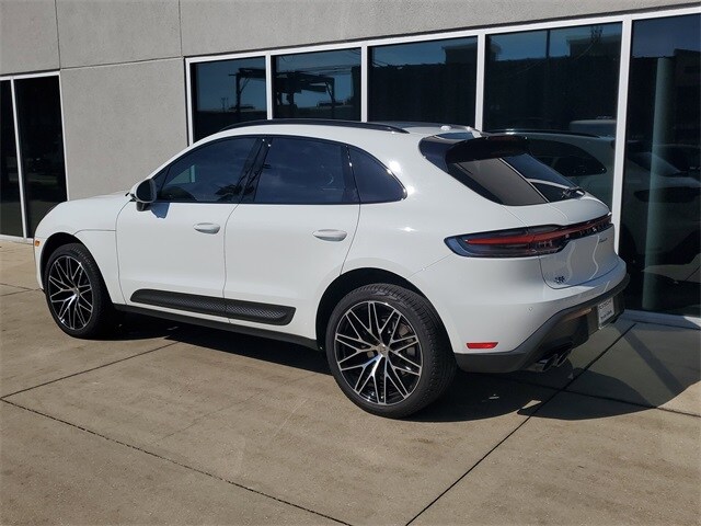 2024 Porsche Macan T photo 3