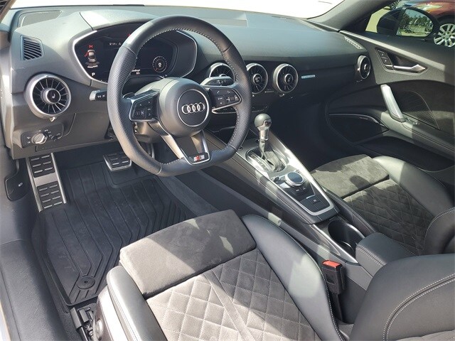 2022 Audi TT 2.0T S line photo 4