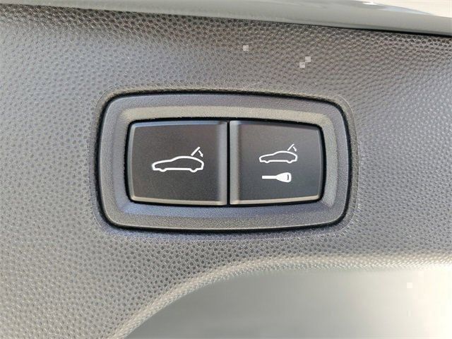 2025 Porsche Macan Turbo Electric - Photo 42