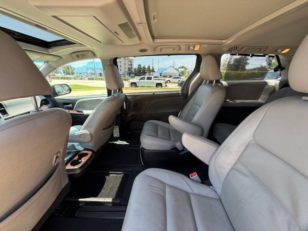 Used 2017 Toyota Sienna Limited Premium 7 Passenger Van Passenger Van