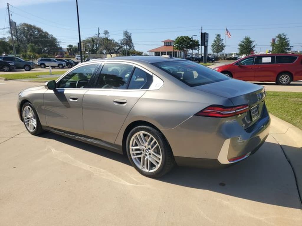 Used 2024 BMW 530i Sedan