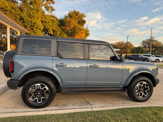 2025 Ford Bronco Outer Banks photo 2