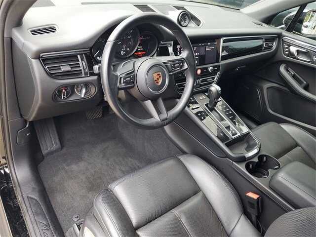 2022 Porsche Macan photo 3