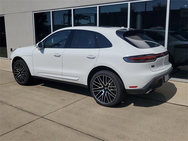 2025 Porsche Macan T photo 3