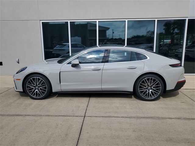 2025 Porsche Panamera 4 photo 2