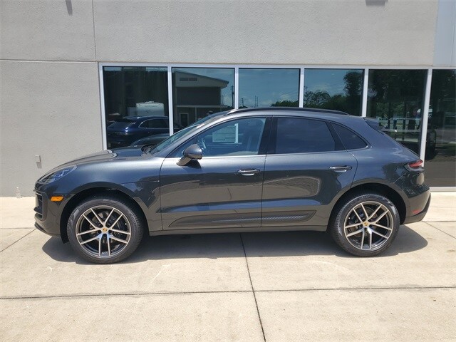 2025 Porsche Macan T photo 2