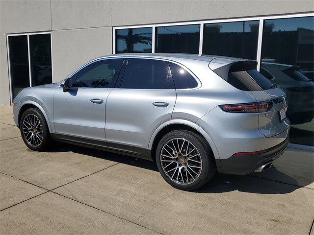 2021 Porsche Cayenne photo 3