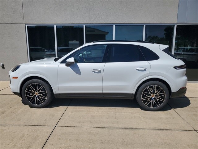 2026 Porsche Cayenne photo 2