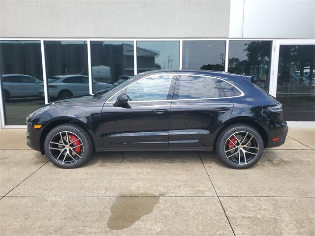 2025 Porsche Macan S photo 2