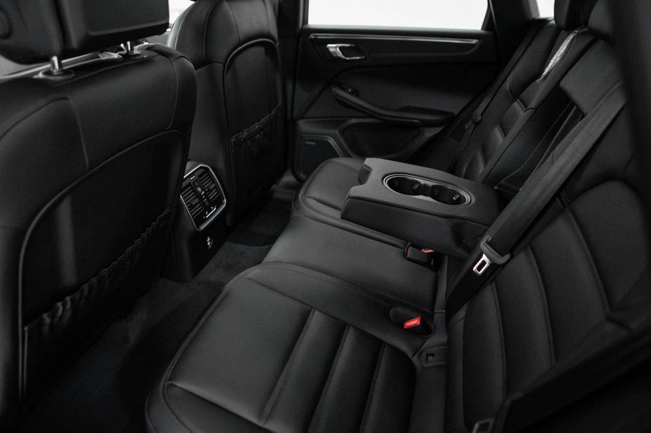 Thumbnail: 2026 Porsche Macan - 35