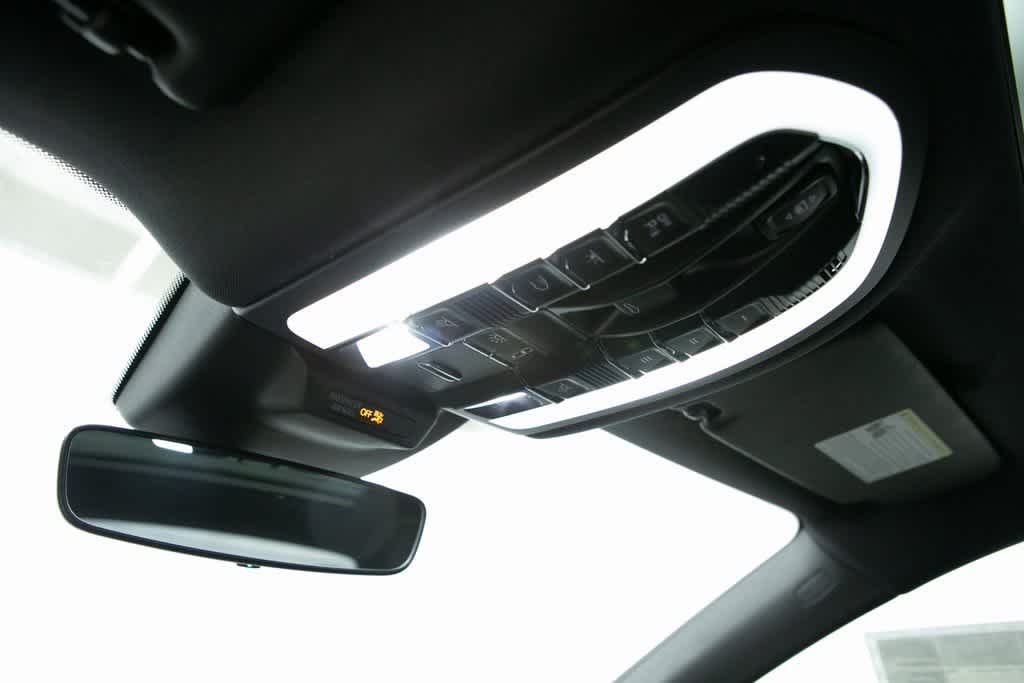 Thumbnail: 2025 Porsche Macan - 32