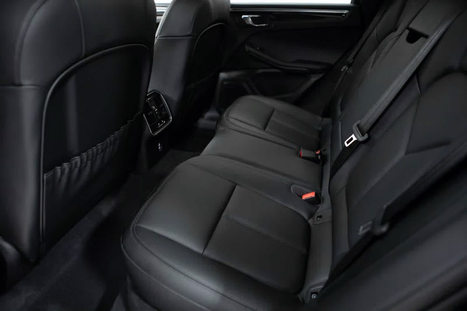 Thumbnail: 2026 Porsche Macan - 29