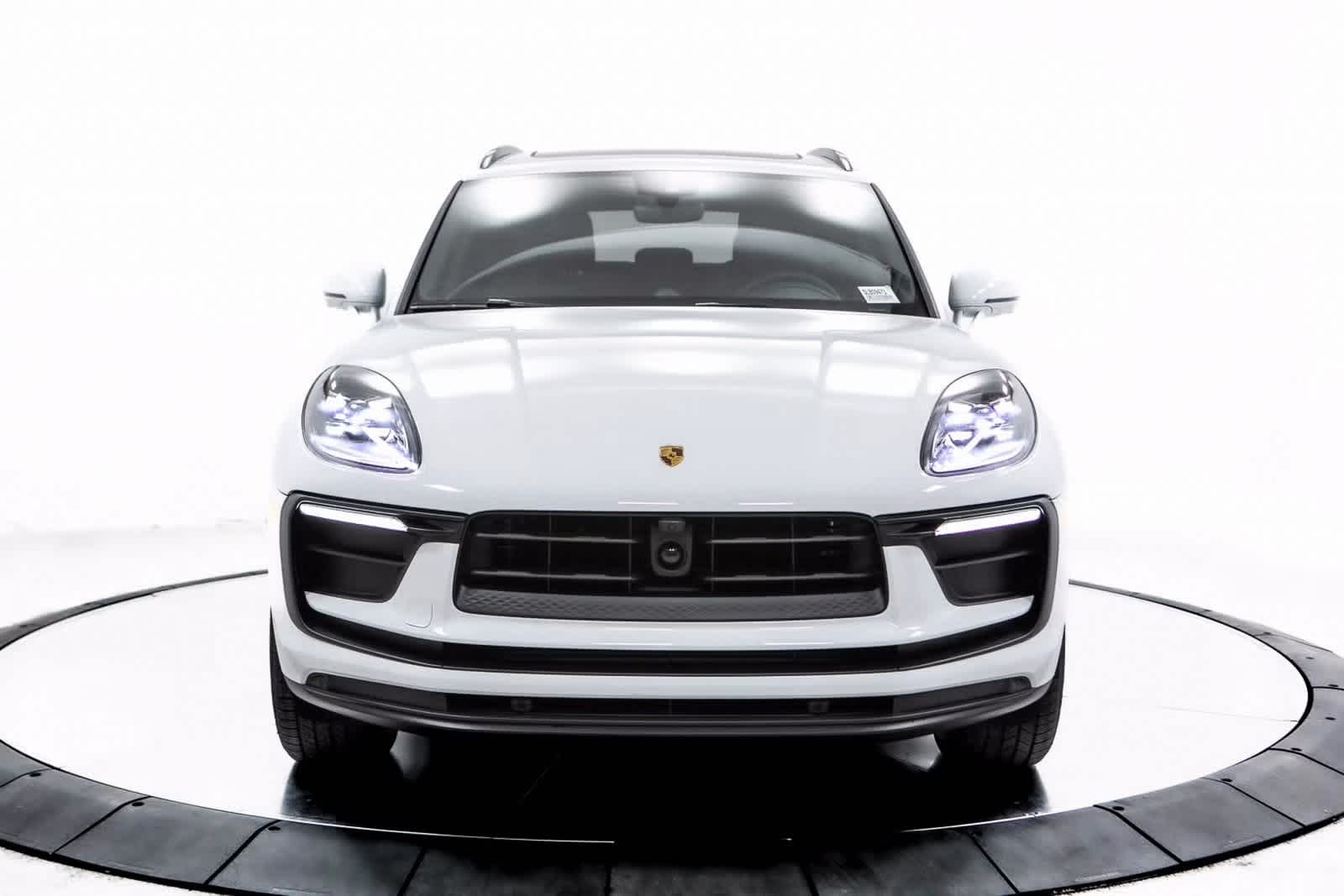 Thumbnail: 2025 Porsche Macan - 10