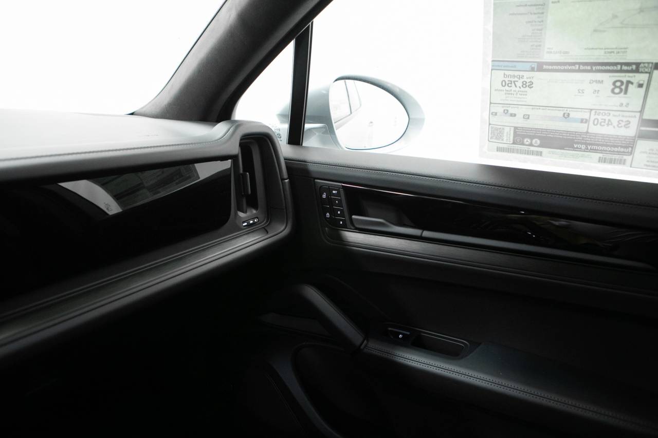 Thumbnail: 2026 Porsche Cayenne - 33