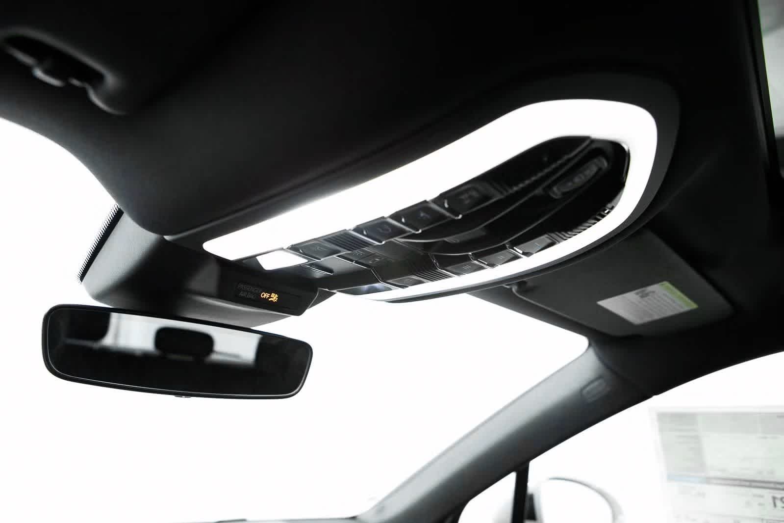 Thumbnail: 2026 Porsche Macan - 37