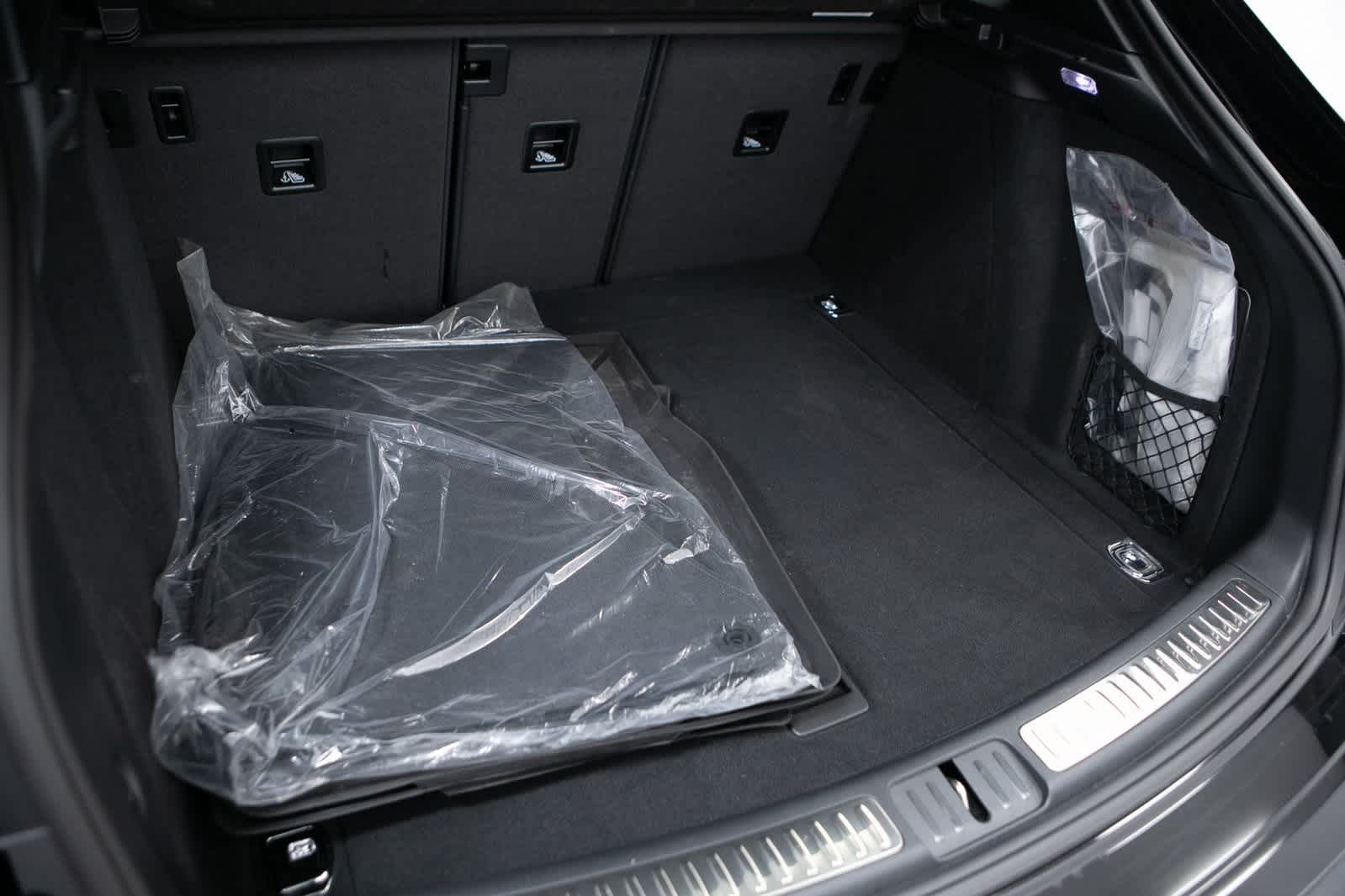 Thumbnail: 2023 Porsche Macan - 31