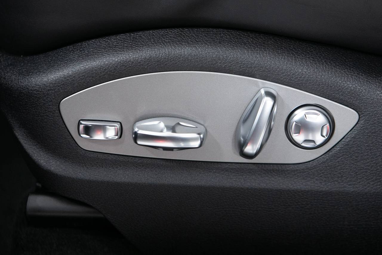 Thumbnail: 2026 Porsche Macan - 24