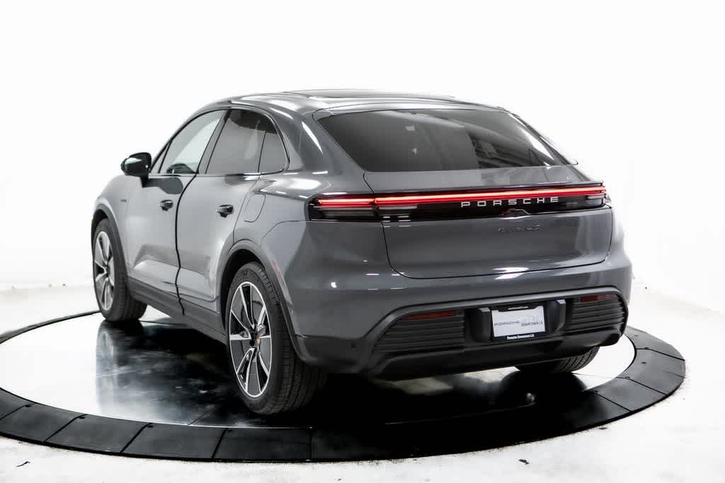 Thumbnail: 2025 Porsche Macan - 3